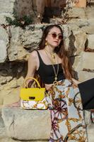 Carica l'immagine nel visualizzatore di Gallery, Borsa pochette modello Marika - Ruota giallo