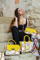 Carica l'immagine nel visualizzatore di Gallery, Borsa pochette modello Marika - Ruota giallo