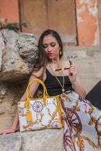 Carica l'immagine nel visualizzatore di Gallery, Borsa modello ruota bianca grande
