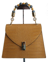 Carica l'immagine nel visualizzatore di Gallery, Borsa modello Barbara (gialla)