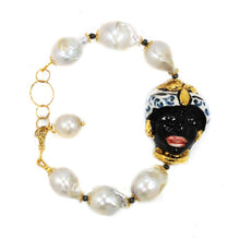 Carica l'immagine nel visualizzatore di Gallery, Bracciale moro con perle scaramazze