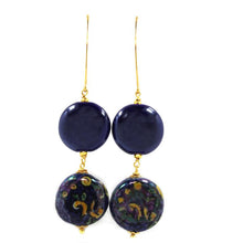 Carica l'immagine nel visualizzatore di Gallery, Orecchini a forma di pallina schicciata in Caltagirone blu