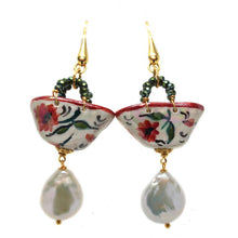 Carica l'immagine nel visualizzatore di Gallery, Orecchini a forma di coffa con papaveri