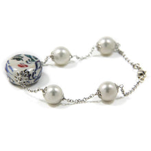 Carica l'immagine nel visualizzatore di Gallery, Bracciale in argento con ceramica faccina blu.