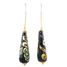 Carica l'immagine nel visualizzatore di Gallery, Orecchini a forma di goccia design Caltagirone nero