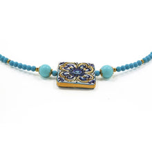 Carica l'immagine nel visualizzatore di Gallery, Collana girocollo con piastrella dipinta a mano e turchese