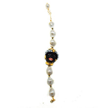 Carica l'immagine nel visualizzatore di Gallery, Bracciale moro con perle scaramazze
