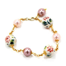 Carica l'immagine nel visualizzatore di Gallery, Bracciale con ceramica dipinta a mano con fiore rosa.