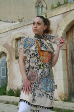 Load image into Gallery viewer, Foulard with Caltagirone plates (beige)