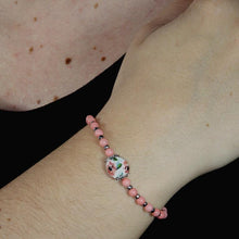 Carica l'immagine nel visualizzatore di Gallery, Bracciale con ceramica dipinta a mano e corallo