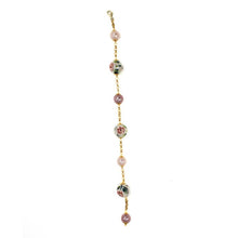 Carica l'immagine nel visualizzatore di Gallery, Bracciale con ceramica dipinta a mano con fiore rosa.