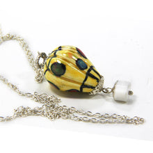 Carica l'immagine nel visualizzatore di Gallery, Ciondolo mongolfiera in ceramica dipinta a mano