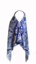 Carica l'immagine nel visualizzatore di Gallery, TOP PER DONNA MAIOLICHE BLU IN RASO DI COTONE 100% CON STAMPE ARTISTICHE CHE NASCONO DA QUADRI.