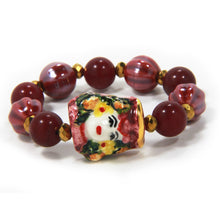 Carica l'immagine nel visualizzatore di Gallery, Bracciale elastico con testa in ceramica dipinta a mano
