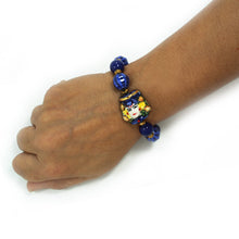 Carica l'immagine nel visualizzatore di Gallery, Bracciale elastico con testa in ceramica dipinta a mano