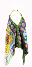 Carica l'immagine nel visualizzatore di Gallery, TOP PER DONNA PIASTRELLE LIMONE/MELOGRANO IN RASO DI COTONE 100% CON STAMPE ARTISTICHE CHE NASCONO DA QUADRI.