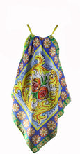 Carica l'immagine nel visualizzatore di Gallery, TOP PER DONNA PIASTRELLE LIMONE/MELOGRANO IN RASO DI COTONE 100% CON STAMPE ARTISTICHE CHE NASCONO DA QUADRI.