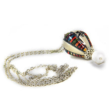 Carica l'immagine nel visualizzatore di Gallery, Ciondolo mongolfiera in ceramica dipinta a mano