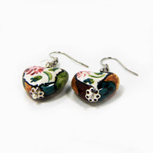 Carica l'immagine nel visualizzatore di Gallery, Orecchini a forma di cuore (rosa)