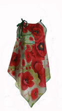 Carica l'immagine nel visualizzatore di Gallery, TOP PER DONNA PAPAVERI IN RASO DI COTONE 100% CON STAMPE ARTISTICHE CHE NASCONO DA QUADRI.