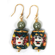 Carica l'immagine nel visualizzatore di Gallery, Orecchini teste di Caltagirone (verde scuro)