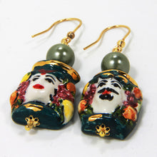 Carica l'immagine nel visualizzatore di Gallery, Orecchini teste di Caltagirone (verde scuro)