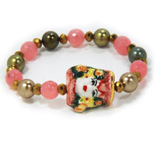 Carica l'immagine nel visualizzatore di Gallery, Bracciale elastico con testa in ceramica dipinta a mano