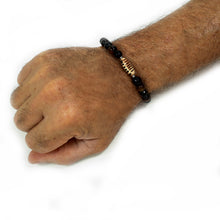Carica l'immagine nel visualizzatore di Gallery, Bracciale elastico per uomo con lava dell'Etna e occhio di tigre e ceramica