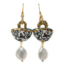 Load image into Gallery viewer, Earrings with coffa bags
