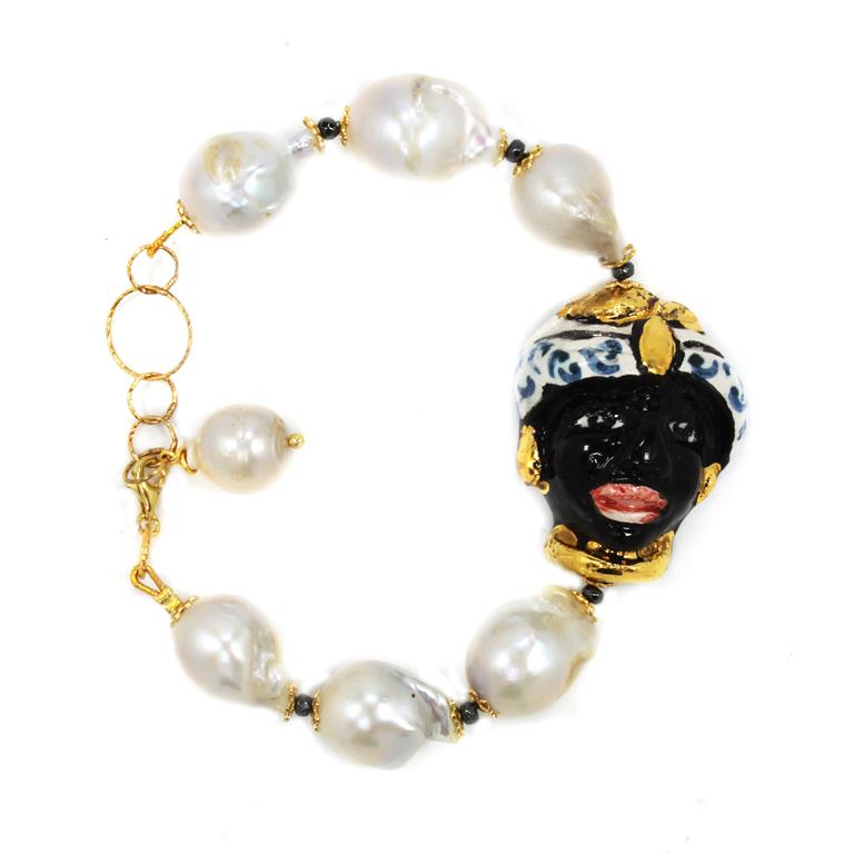 Bracelet moro design with pearls