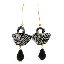 Load image into Gallery viewer, Earrings with coffa bags (black &amp; white)
