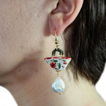 Load image into Gallery viewer, Earrings with coffa bags (poppy design)
