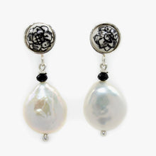 Load image into Gallery viewer, SHORT EARRINGS WHITE&amp;BLACK MODERN DESIGN
