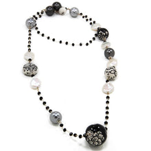Load image into Gallery viewer, Long necklace with flowers in Black &amp; white
