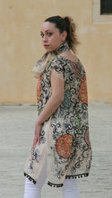 Load image into Gallery viewer, Kaftan with Caltagirone plates design (beige)
