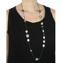 Load image into Gallery viewer, Long necklace with flowers in Black &amp; white
