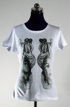 Load image into Gallery viewer, UNISEX T-SHIRT MODEL WITH SICILIAN QUEEN&amp;KING (B/W)

